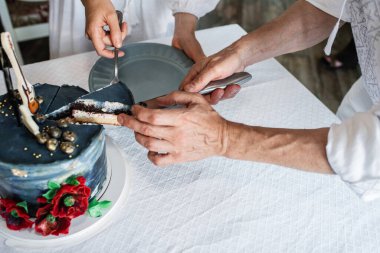 Güzel ve lezzetli el yapımı düğün pastası.