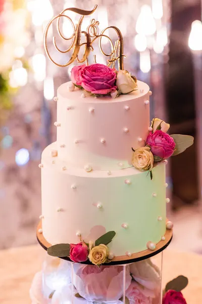 Güzel Lezzetli Yapımı Düğün Pastası — Stok fotoğraf