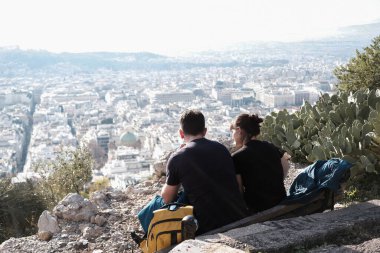 Atina 'nın manzarası akşam kentinde dağdan