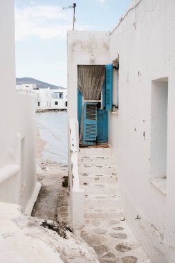 Paros 'un sokakları ve dış mimarisi