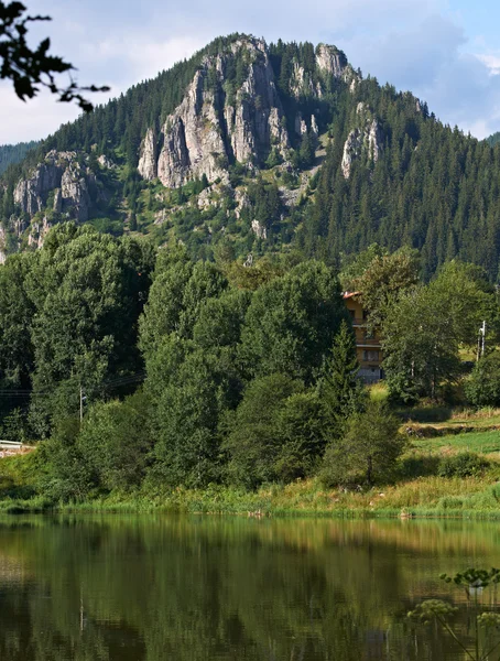 スモリャン湖や岩、ブルガリア — ストック写真
