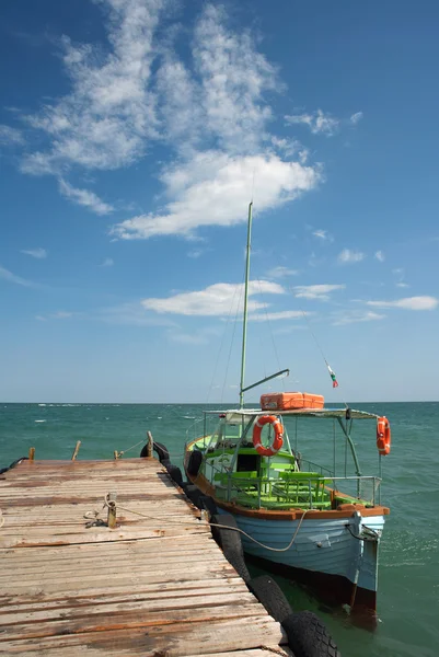 Boat at quay — Stock Photo, Image
