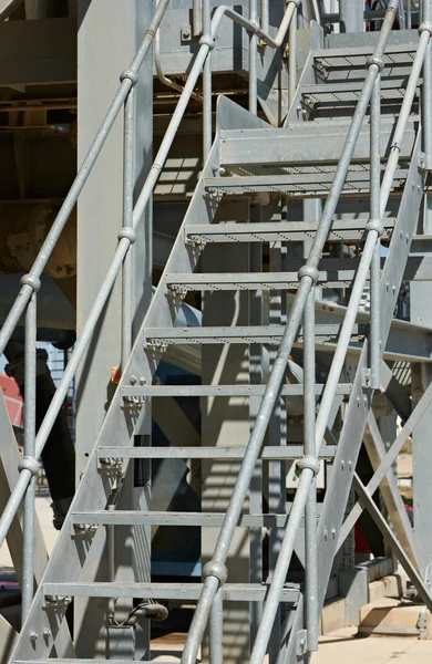 Escaliers industriels zingués — Photo