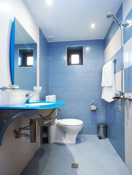 Modern blue bathroom — Stock Photo, Image