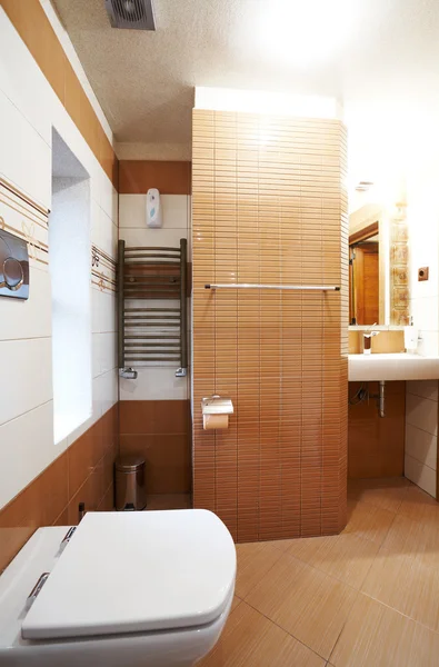 Modern brown and white bathroom — Stock Photo, Image