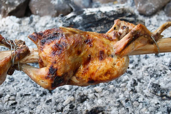 Barbecue rosting chicken — Stock Photo, Image