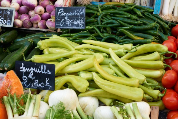 蔬菜市场摊位上 — 图库照片