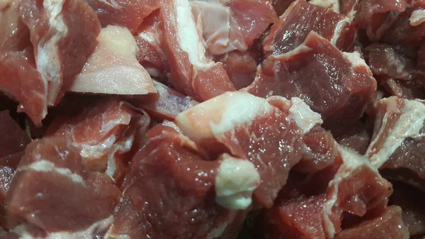 Vista Cerca Los Cubos Carne Frescos Finamente Picados Carne Roja — Foto de Stock