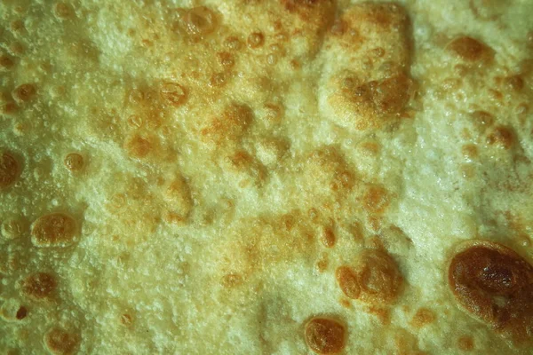 Closeup Άποψη Του Χεριού Γίνεται Απλό Ψωμί Στο Λάδι Που — Φωτογραφία Αρχείου