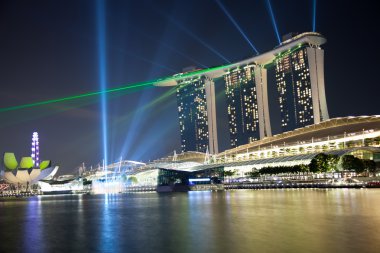 Marina defne lazer gösterisi Singapur