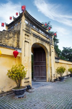 İmparatorluk Kalesi thang kapısına kadar Hanoi'de