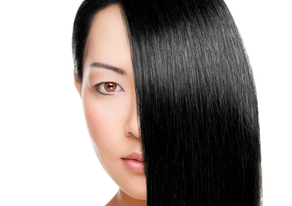 Mulher bonita com cabelo liso longo e elegante — Fotografia de Stock