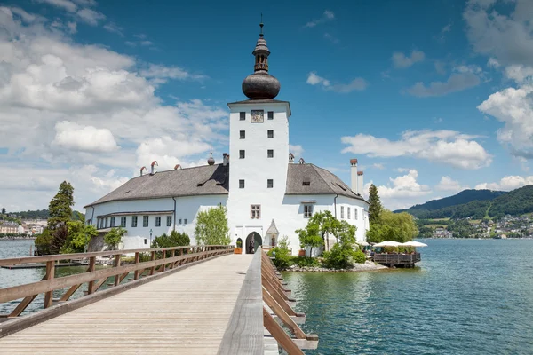 Zamek nad jeziorem traunsee — Zdjęcie stockowe