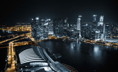 Geceleri Singapur 'un havadan görünüşü