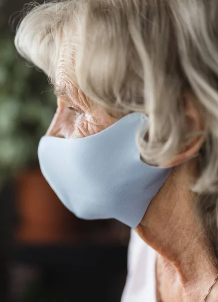 Elderly Woman Face Mask Lockdown — Fotografie, imagine de stoc