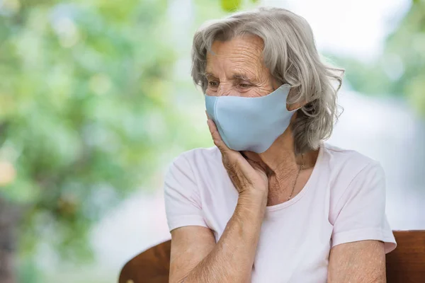 Elderly Woman Wearing Protective Face Mask Corona Virus — Fotografie, imagine de stoc