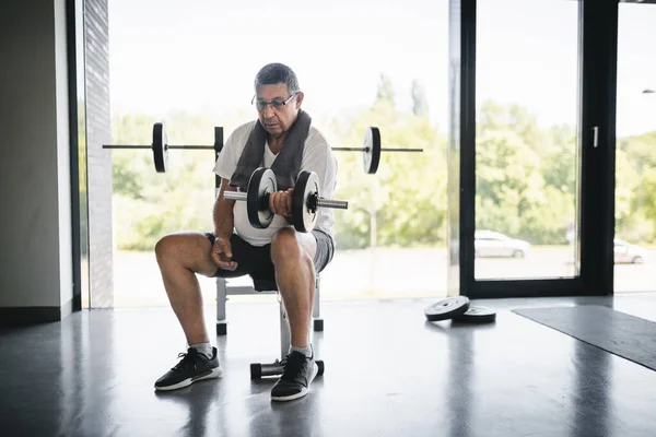Spor Salonunda Aktif Sağlıklı Bir Son Sınıf Egzersizi — Stok fotoğraf