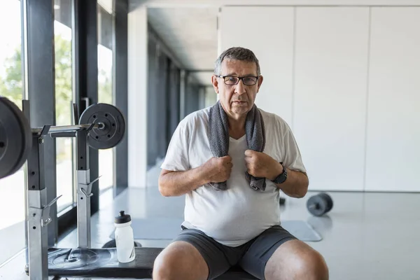 Spor Salonunda Aktif Sağlıklı Bir Son Sınıf Egzersizi — Stok fotoğraf