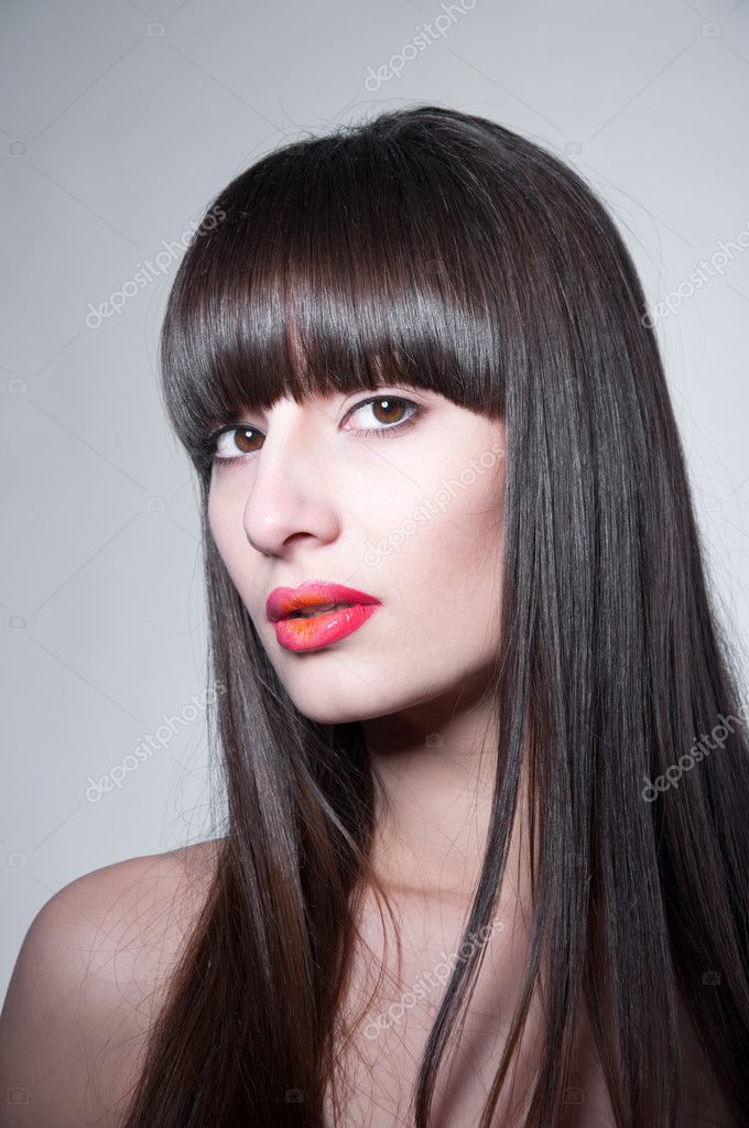長いストレート黒い髪との驚くべき女性 ストック写真 C Mariematata