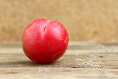 taze kırmızı Erik