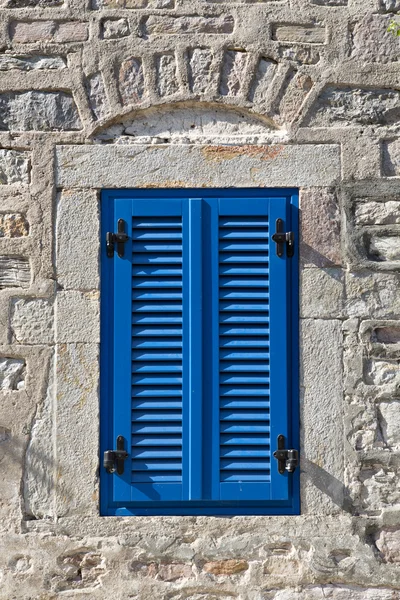 Closed window of a traditional house — Stock Photo, Image