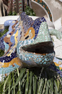 kertenkele heykel parc guell