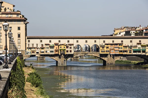 Most Ponte vecchio, florence přes řeku arno — Stock fotografie