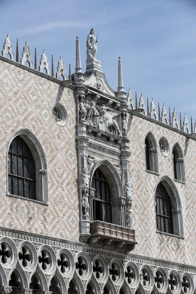 Facciata esterna e balcone del Doge — Foto Stock