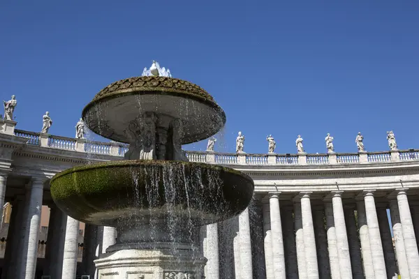 Colonnade af Bernini på Piazza St. Peters, Vatikanet, Rom - Stock-foto