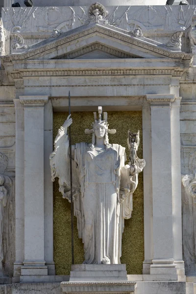 Estatua en Monumento a Vittorio Emanuele II en Piazza Venizia, Ro —  Fotos de Stock