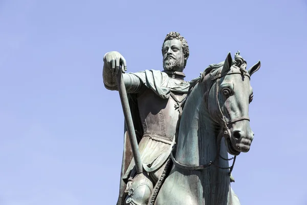 Ferdinando jag de' medici brons staty i firenze, Italien — Stockfoto