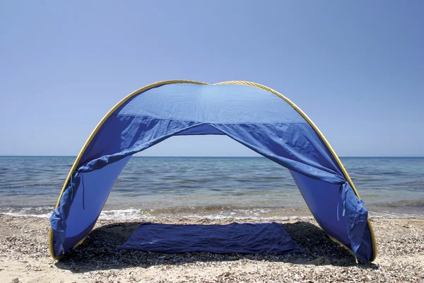 Zelt auf Sand — Stockfoto