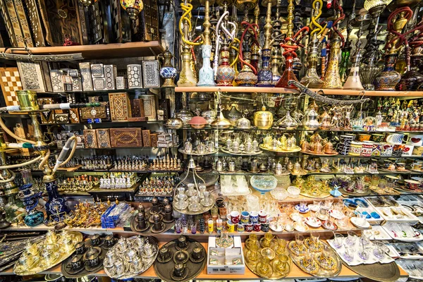 Souvenirs in de grand bazaar, istanbul — Stockfoto