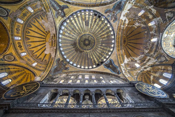 Ceiling and dome of Haghia Sophia, Istanbul, Turkey — Stock Photo, Image