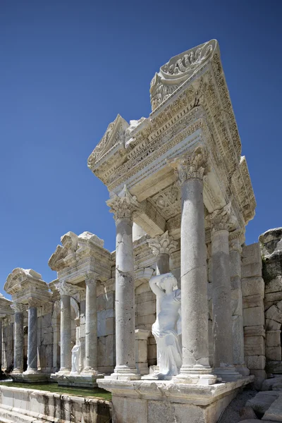 Isparta, Türkiye'den sagalassos Antoninus Çeşmesi