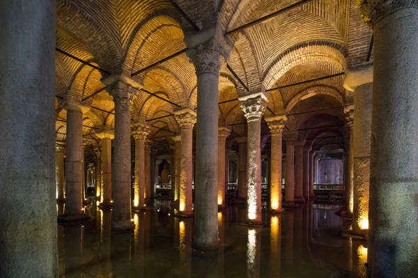 Metro basilica cistern, istanbul, Turkije — Stockfoto