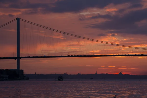 Solnedgången från cengelkoy till istanbul — Stockfoto