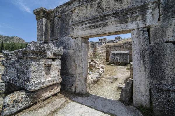 Ruinen in der nördlichen Nekropole von Hierapoli, Denizli, Türkei — Stockfoto