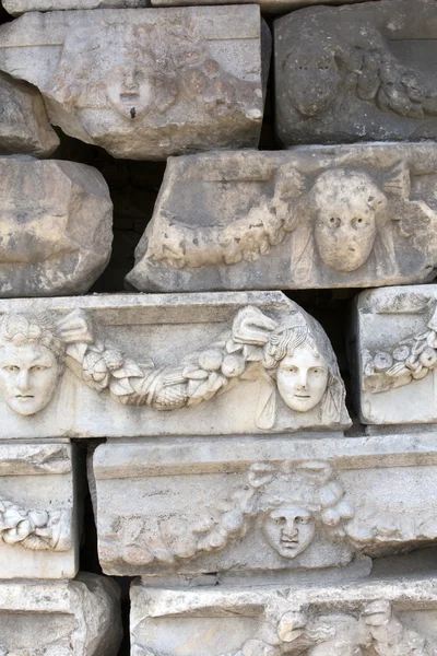 Friezes บน Portico ของ Tiberius ใน Aphrodisias, Aydin, ประเทศตุรกี — ภาพถ่ายสต็อก