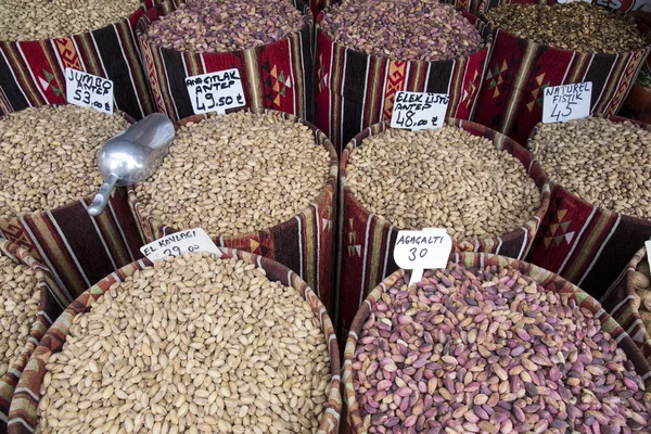 Nüsse zum Verkauf in einem Geschäft, gaziantep — Stockfoto