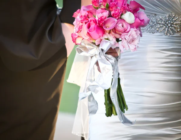 Boda Schutte - novia con ramo —  Fotos de Stock