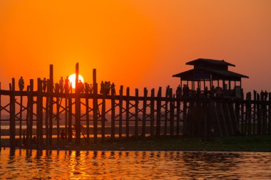 gün batımında u bein Köprüsü, mandalay, myanmar