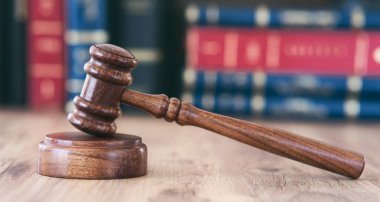 Kitap arkaplanında adalet Gavel 'i