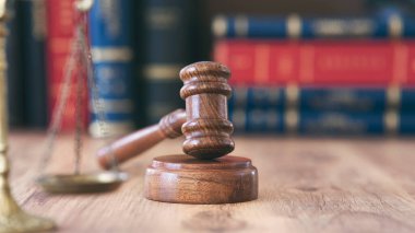 Kitap arkaplanında adalet Gavel 'i
