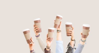 Birçok farklı silah kahve fincanı dayanabiliyor kaldırdı