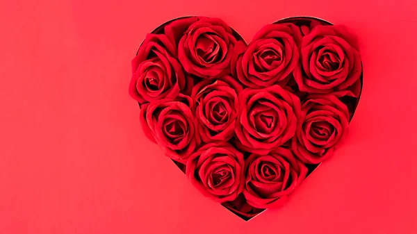 Valentines Day Heart Made Red Roses Isolated —  Fotos de Stock