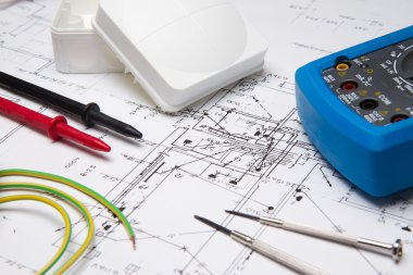 planı üzerinde döşeme elektrikli aletleri