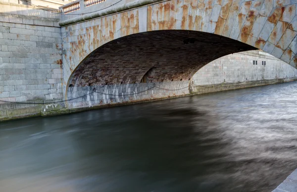 Vatten under broarna — Stockfoto