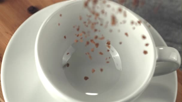 Caffè solubile super slow motion cade nella tazza.Girato su una fotocamera ad alta velocità a 1000 fps. — Video Stock
