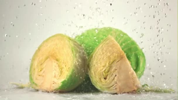 Super slow motion on the cabbage drops water. Filmed on a high-speed camera at 1000 fps. — Stock Video